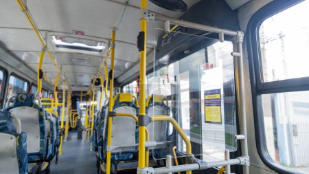 Im Bus auf der Rückbank des öffentlichen Nahverkehrs in der brasilianischen Stadt Mogi das Cruzes