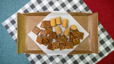 Foto de Tradición brasileña con cacahuetes y pe de moleque dulces brasileños tradicionales - Imagen libre de derechos