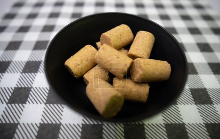 Foto de Tradición brasileña con cacahuetes, Pe de moleque, Pastel de maíz dulces brasileños tradicionales - Imagen libre de derechos