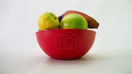 Rote Bananen, Orangen, Zitronen, Avocadofrüchte in einem großen Teil des brasilianischen Territoriums