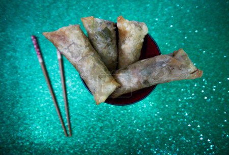 Traditionelles asiatisches vietnamesisches, japanisches und chinesisches Essen Harumaki auch als Frühlingsrolle bekannt