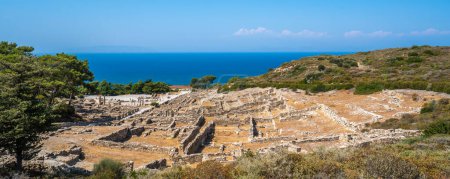 Foto de Panorama of the Archaeological site of Ruins of Ancient Kamiros, Rhodos Island, Greece - Imagen libre de derechos