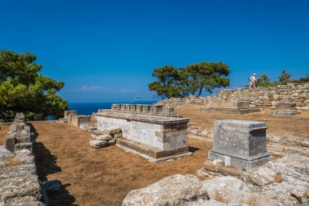 Foto de Close up of remains of the ancient city at the Archaeological site of Ancient Kamiros, Rhodos Island, Greece - Imagen libre de derechos
