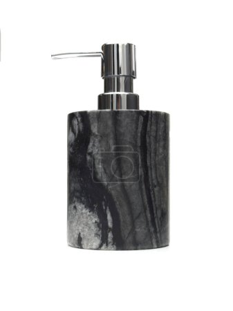  Ein moderner Seifenspender mit elegantem Design, mit einem marmorierten schwarz-weißen Körper und einer metallisch glänzenden Pumpe, isoliert auf weißem Hintergrund. Es strahlt Eleganz aus und ist bezeichnend für eine zeitgenössische