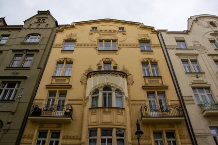 Téléchargez les photos : Architecture bohème de magnifiques bâtiments colorés à Prague - en image libre de droit