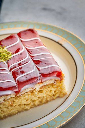 Téléchargez les photos : Gros plan sur le dessert de la Trilicca turque aux pistaches - en image libre de droit
