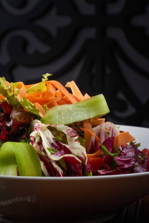 Téléchargez les photos : Photo rapprochée de Salade de légumes feuillus - en image libre de droit