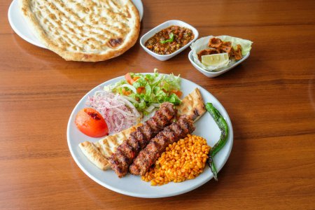Téléchargez les photos : Urfa turque kebab plat - en image libre de droit