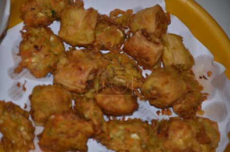 aliments frits pour briser le jeûne, lors de la rupture du jeûne du Ramadan