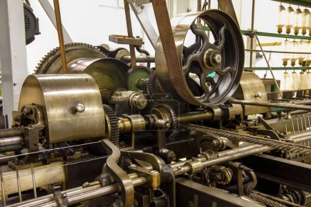 Téléchargez les photos : Vieille machine textile vintage. - en image libre de droit