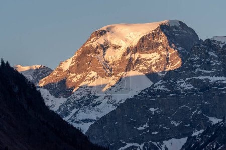 schöner Morgenblick auf den Todi in den Glarner Alpen in der Schweiz