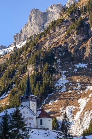 Téléchargez les photos : Urnerboden chaîne de montagnes dans les Alpes suisses dans le canton d'Uri - en image libre de droit