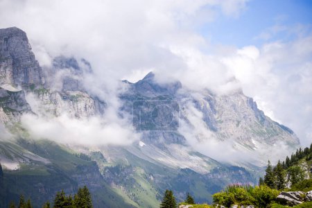Bergkette in der Schweizer Alm am Urnerboden in der Schweiz