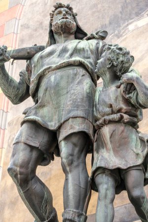 Téléchargez les photos : Monument à Guillaume Tell et son fils dans la ville d'Altdorf, Suisse - en image libre de droit