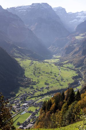 Montagne et vallée du Todi à Glarus Suisse