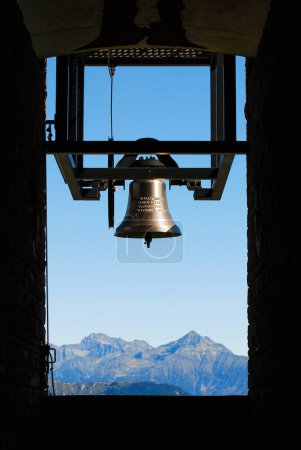 Glocke an der Kapelle Santa Maria degli Angeli. Monte Tamaro