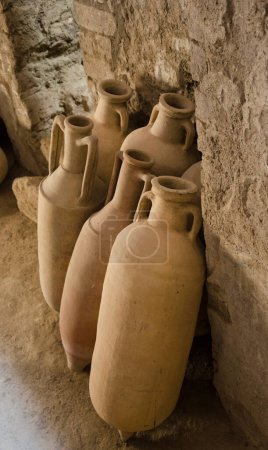 Amphoras antiques trouvés à Pompéi, Italie.