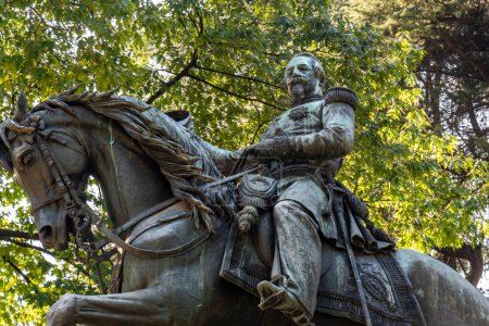 Téléchargez les photos : Vue détaillée d'une statue de Napoléon III dans un parc de Milan - en image libre de droit
