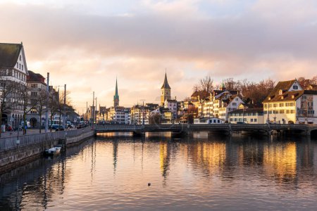 Téléchargez les photos : La vieille ville de Zurich - en image libre de droit