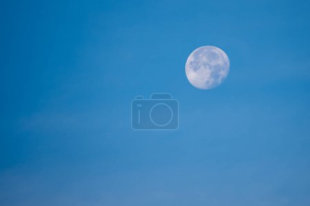 Foto de Luna de la madrugada en el verano - Imagen libre de derechos