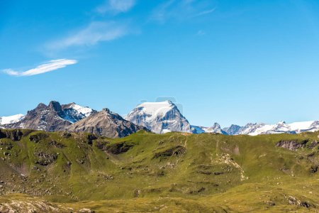 en la cima de la montaña con la vista de los Alpes en Glarus Suiza