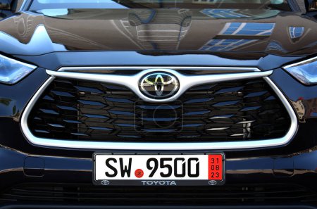 Photo for Vinnytsia, Ukraine; May 04, 2024.  Japan SUV Toyota Highlander front side and radiator grille. Toyota Highlander logo and emblem. - Royalty Free Image