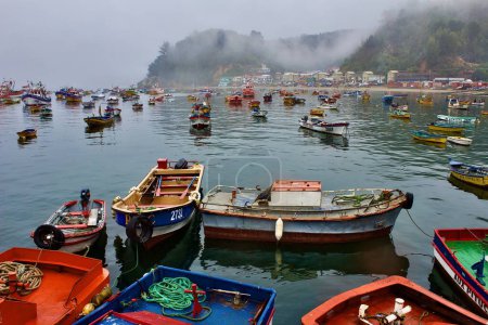 fotografía de una vida de pescadores en caleta Tumbes, Concepcin, Chile