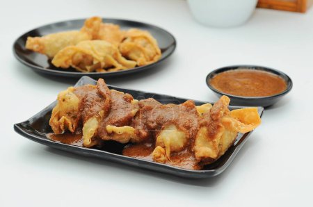 Batagor (abbreviated from Baso Tahu Gorng, "fried bakso and tofu") is a Sundanese dish from Indonesia, and popular in Southeast Asia, consisting of fried fish dumplings, usually served with peanut sauce