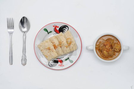 Téléchargez les photos : Roti Jala et curry de poulet, cuisine traditionnelle malaisienne - en image libre de droit