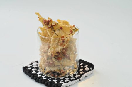 Rempeyek oder Peyek ist ein frittierter pikanter indonesisch-javanischer Cracker