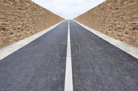 Des routes droites symétriques mènent à la distance