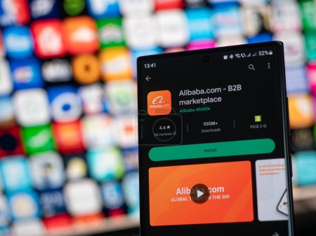 Foto de Galati, Rumania - 31 de octubre de 2022: aplicación Alibaba disponible en Google Play Store para teléfonos inteligentes Android - Imagen libre de derechos