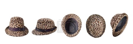 Sombrero patrón de leopardo aislado sobre fondo blanco.