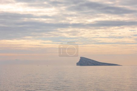 Isla de Benidorm en el Mediterráneo, Alicante de España