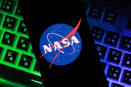 Téléchargez les photos : Indonésie - 18 mars 2024 : logo de la NASA, la NASA est une agence indépendante du gouvernement fédéral américain responsable du programme spatial civil, ainsi que de la recherche aéronautique et spatiale. - en image libre de droit