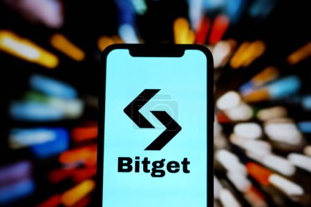 Téléchargez les photos : INDONESIA - JUNE 4TH, 2024: In this photo illustration,the logo of Bitget cryptocurrency, Bitget token,is displayed on a smartphone screen - en image libre de droit
