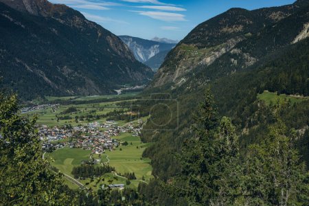 Téléchargez les photos : Alpes autrichiennes, randonnées et vacances. Photo de haute qualité - en image libre de droit