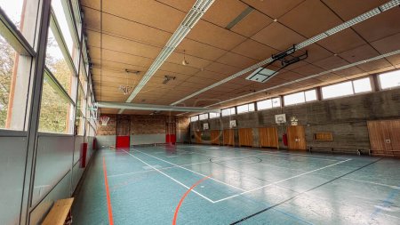 Téléchargez les photos : Gymnase dans une école allemande. Photo de haute qualité - en image libre de droit