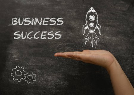 Téléchargez les photos : Business Success texte craie sur le tableau noir. Photo de haute qualité - en image libre de droit