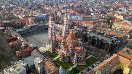 Catedral de Szeged en Hungría desde una vista aérea.