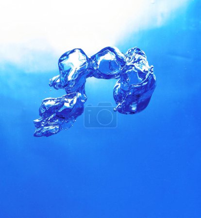 burbuja de aire bajo el agua como un torso