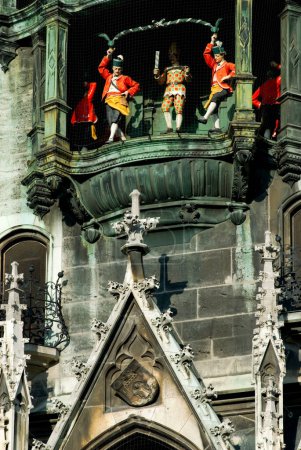 Turmglocken, Glockenspiel des neuen Rathauses am Marienplatz, München, Bayern, Deutschland