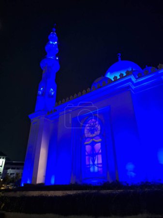 Vista Nocturna Más Hermosa de la Gran Mezquita en la Ciudad de Indonesia