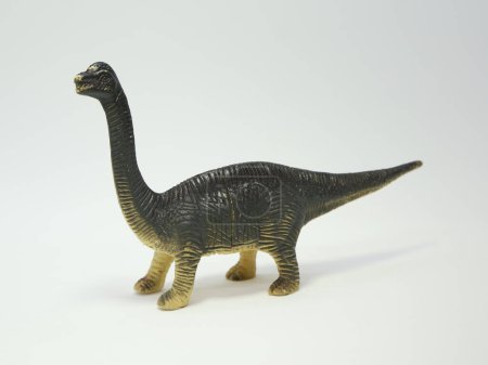 Brontosaurus. Spielzeug-Dinosaurier für Kinder. Plastikspielzeug. Dino.