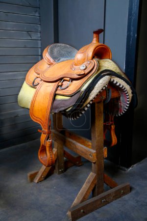 Horse mount. Horse saddle on wooden stand. Mounting accessory. Leather, metal and wool frame. Handmade. Craft. Argentina. horseback riding