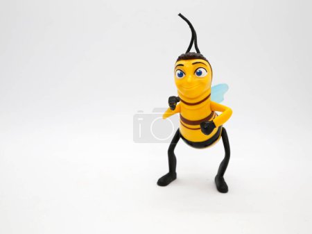 Téléchargez les photos : Bee Movie. Abeille. Personnage principal du film d'animation. Isolé blanc. Joyeux abeille. Jouet en plastique. Insecte. Chéri. Un animal volant. Producteur de miel. - en image libre de droit