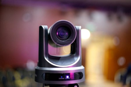 Téléchargez les photos : Caméra en streaming. Caméscope robot. Robot caméra gros plan. Technologie vidéo. - en image libre de droit