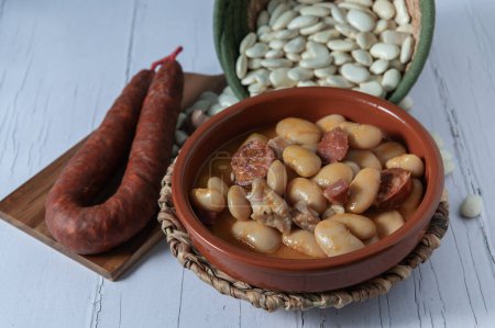 Foto de "El judón de La Granja "comida típica de Segovia, receta con sepia (Catilla y León España) - Imagen libre de derechos