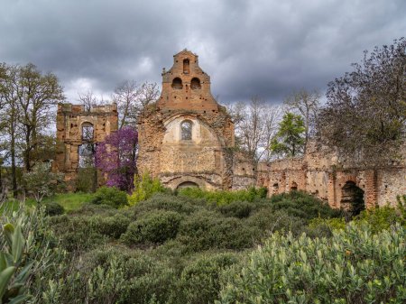 Le monastère de Santa Mara de Nogales dans la province de Léon en Espagne est un lieu abandonné