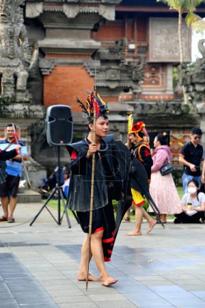 Foto de Yakarta, Indonesia. 12 noviembre 2023. Aparición de estudiantes discapacitados en SLB Negeri 11, Yakarta en el escenario abierto de la atracción turística TMII. - Imagen libre de derechos